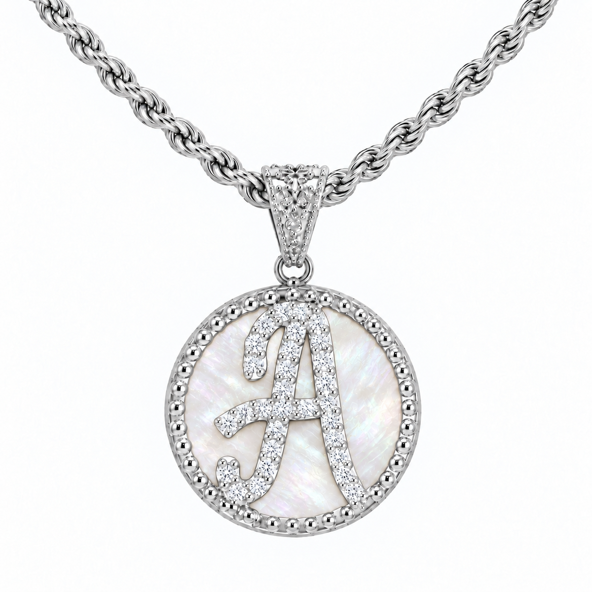 collana con pendente "lettera" grande madreperla bianco rodiato
