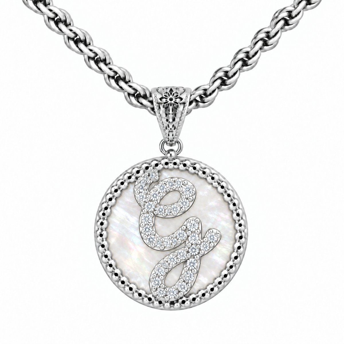 collana con pendente "lettera" grande madreperla bianco rodiato