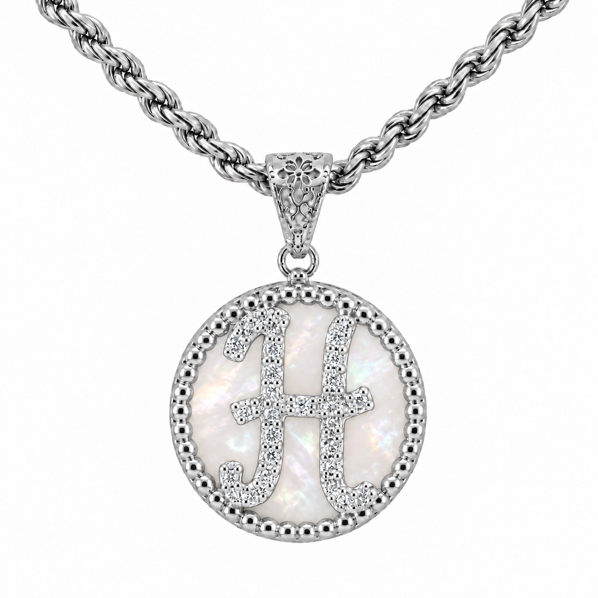 collana con pendente "lettera" grande madreperla bianco rodiato