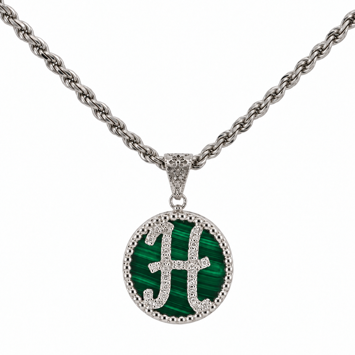 collana con pendente "lettera" piccolo malachite bianco rodiato
