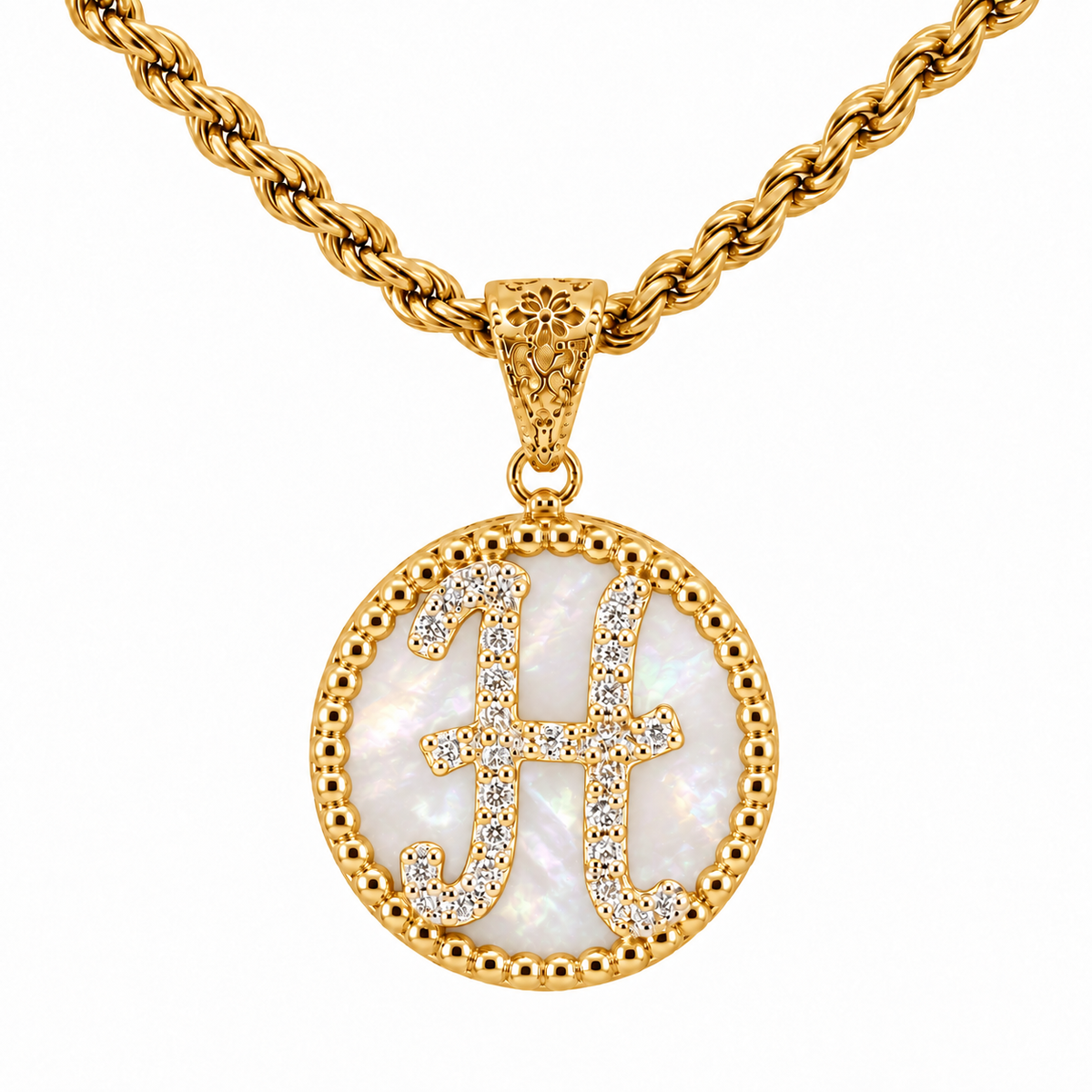 collana con pendente "lettera" grande madreperla dorato
