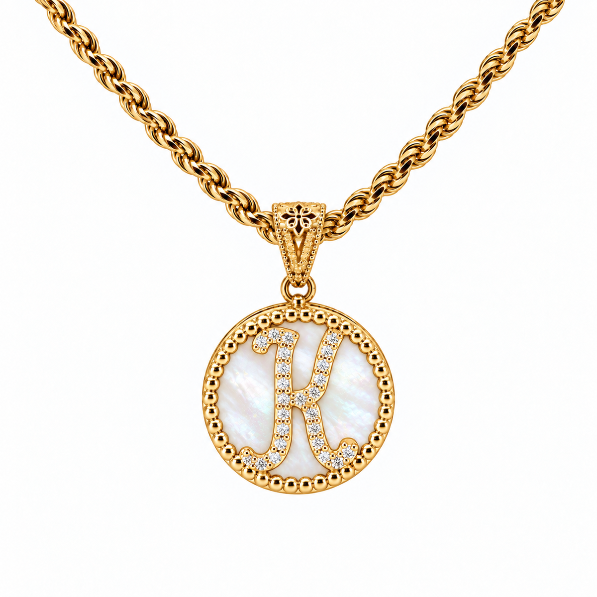 collana con pendente "lettera" grande madreperla dorato