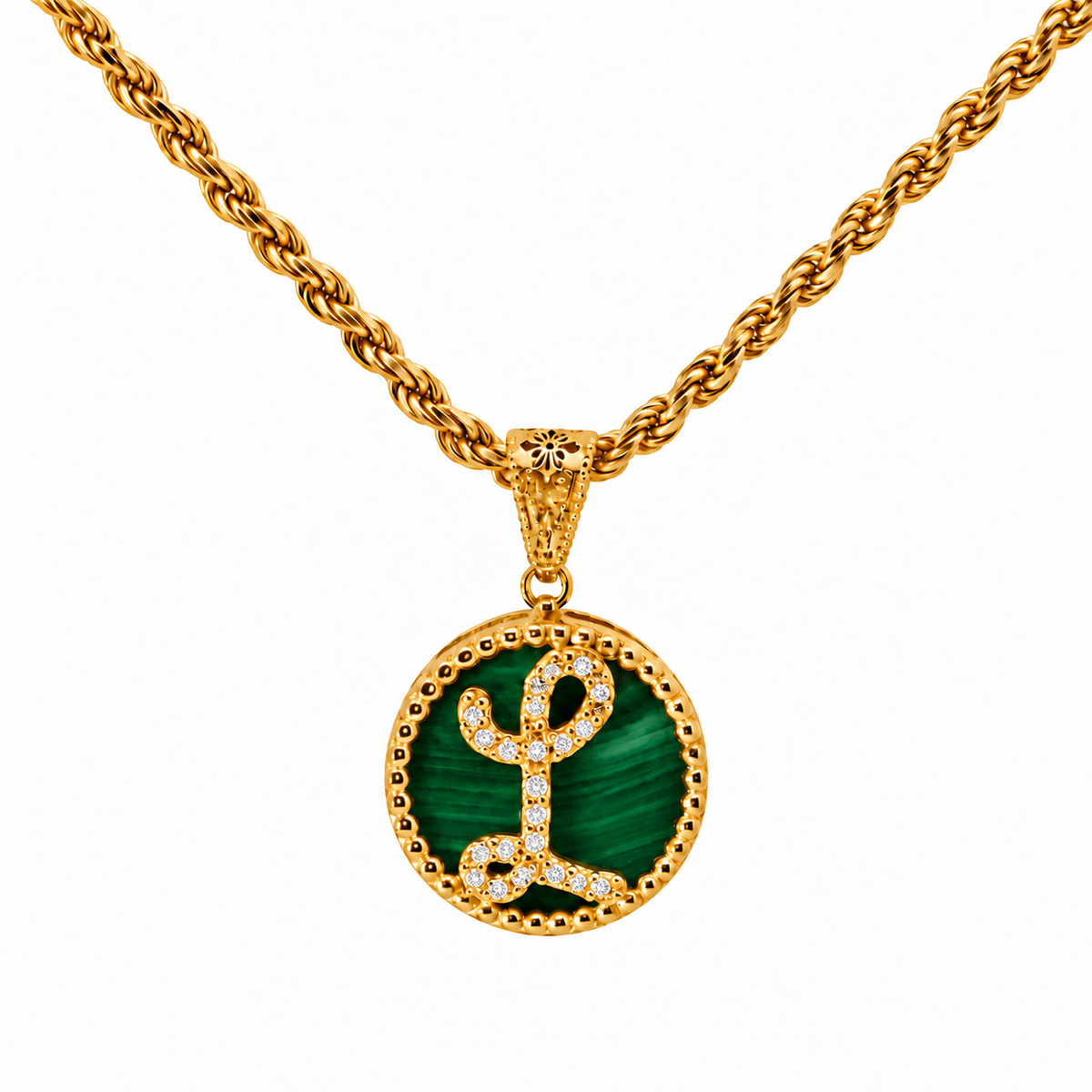 collana con pendente "lettera" piccolo malachite dorato