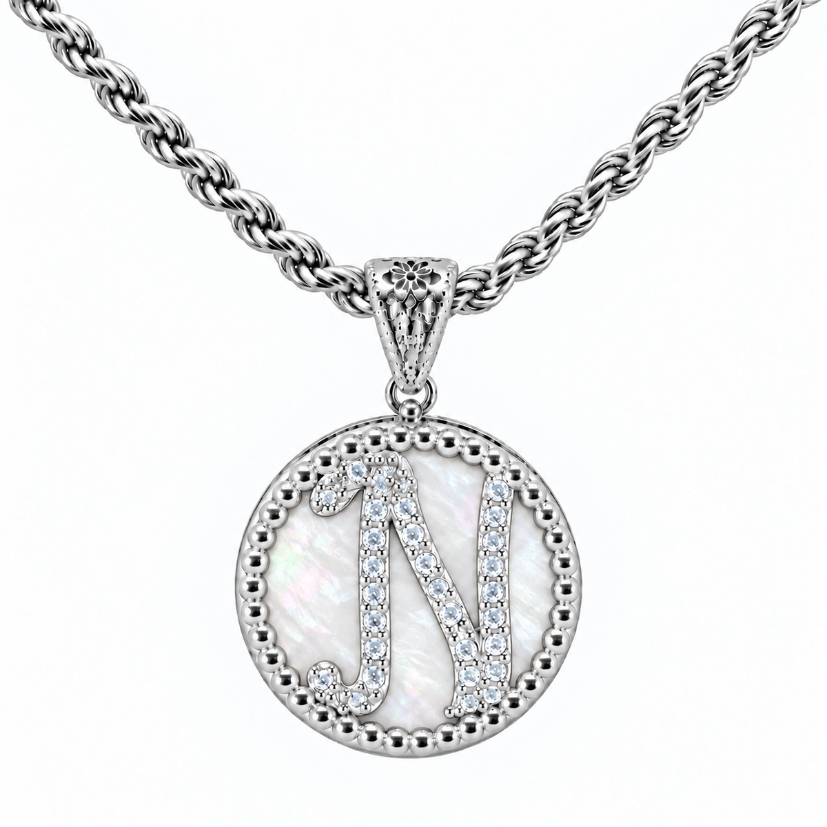 collana con pendente "lettera" grande madreperla bianco rodiato