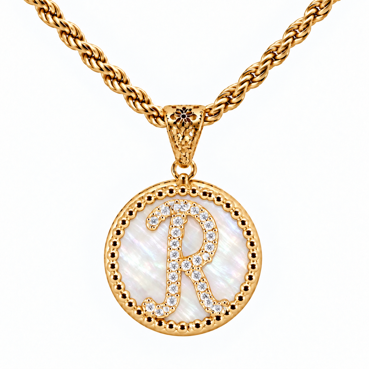 collana con pendente "lettera" grande madreperla dorato