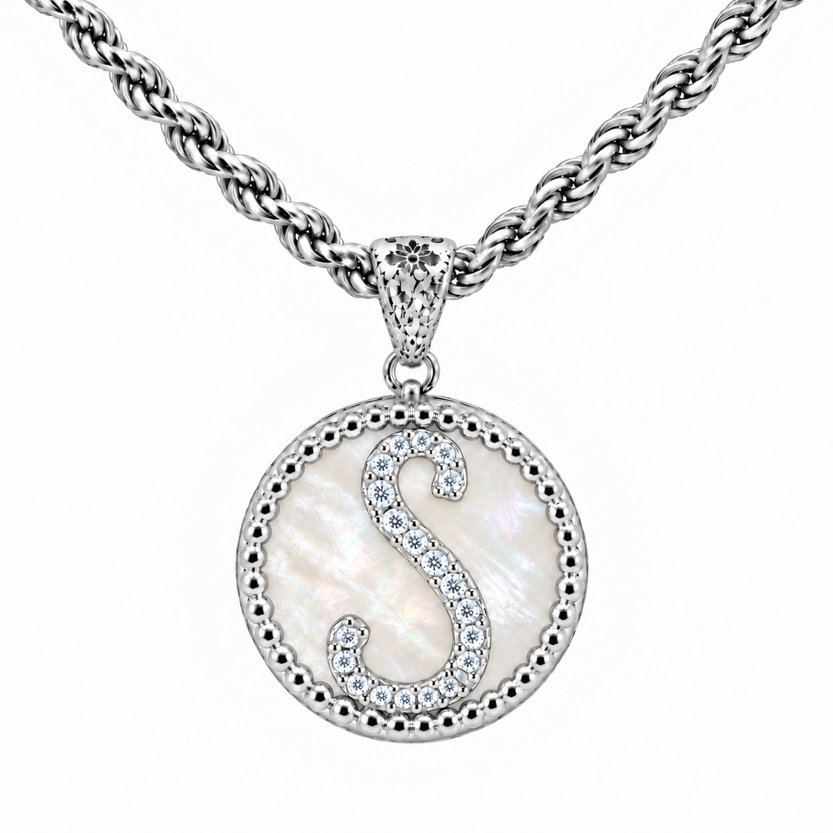 collana con pendente "lettera" grande madreperla bianco rodiato