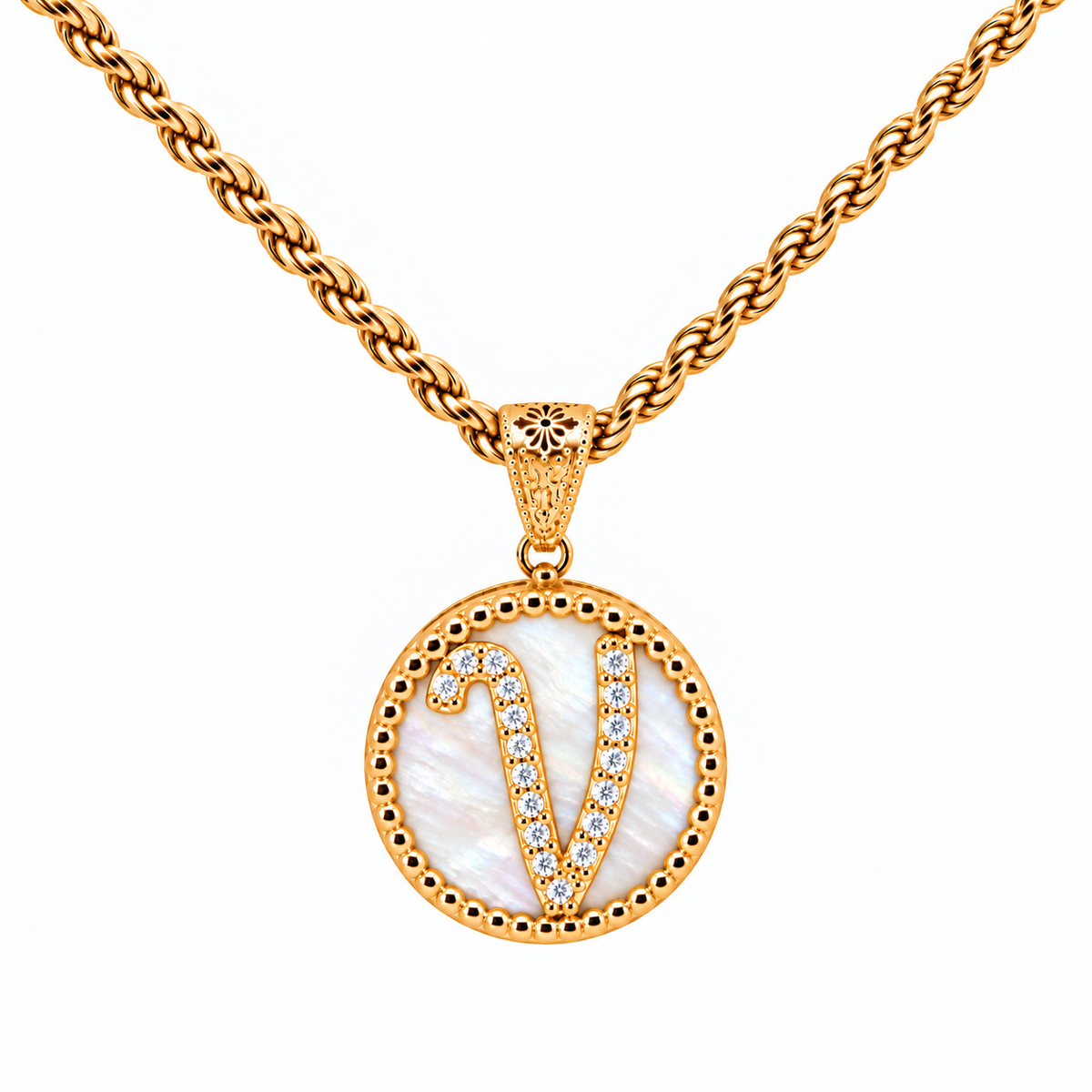 collana con pendente "lettera" piccolo madreperla dorato