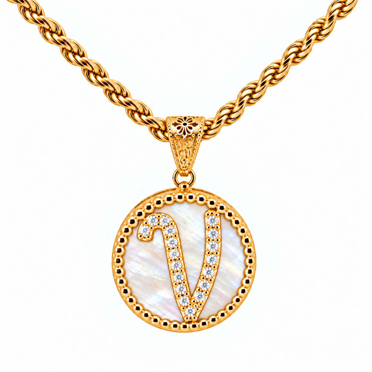 collana con pendente "lettera" grande madreperla dorato