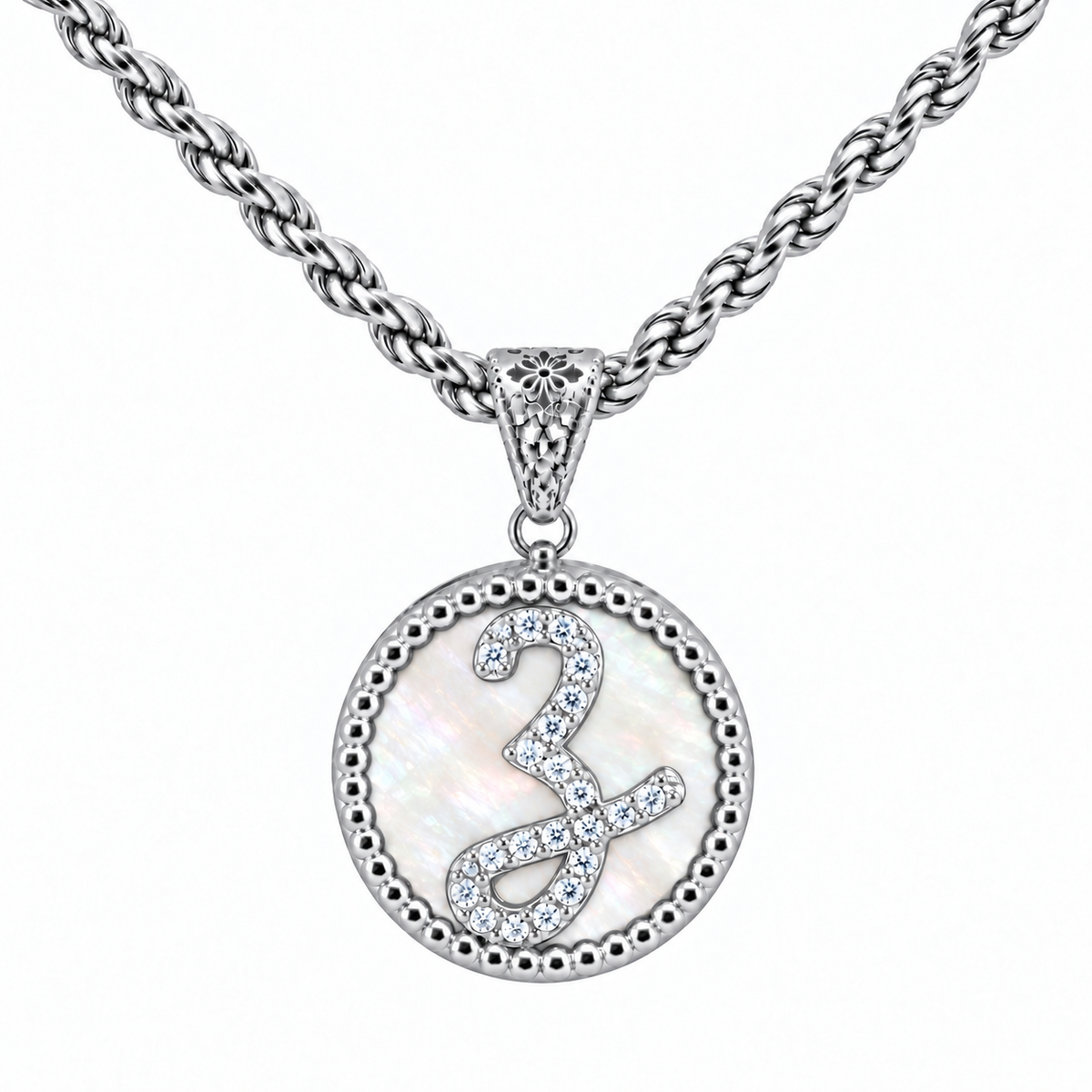 collana con pendente "lettera" grande madreperla bianco rodiato