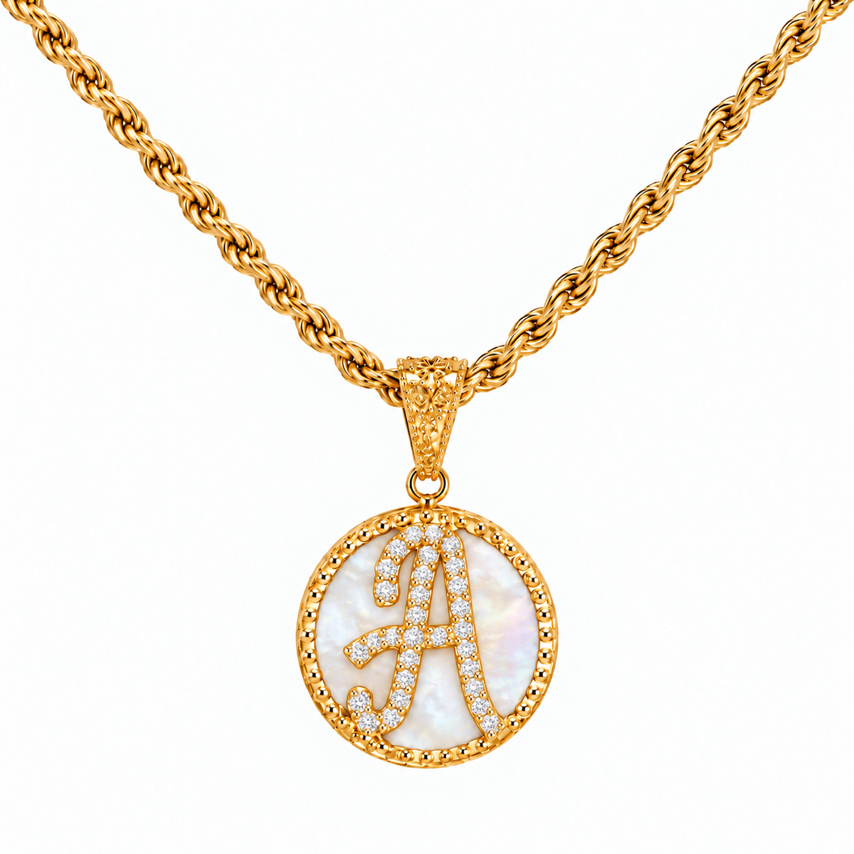 collana con pendente "lettera" piccolo madreperla dorato