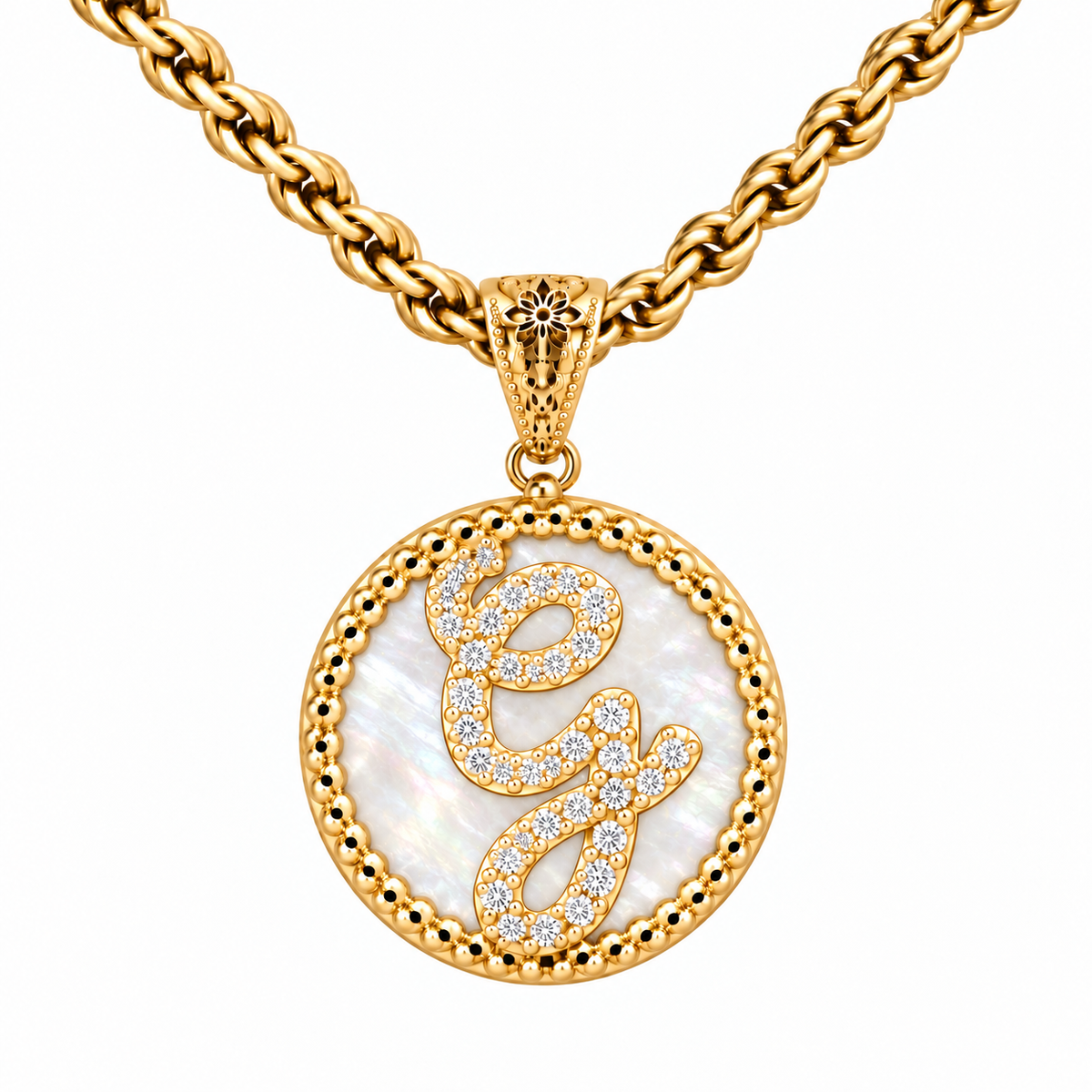 collana con pendente "lettera" grande madreperla dorato
