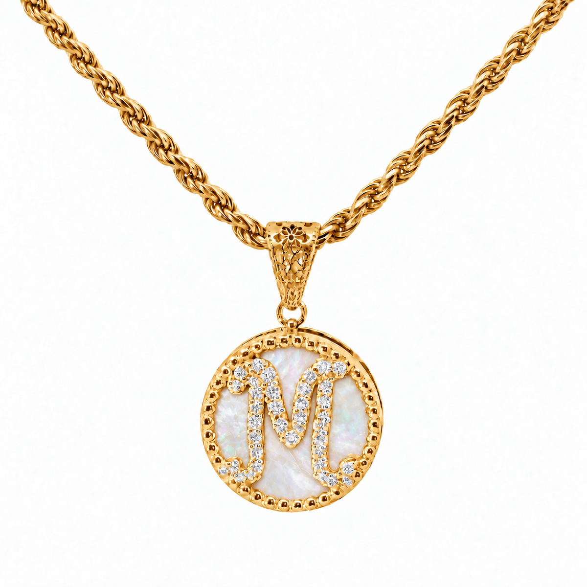 collana con pendente "lettera" piccolo madreperla dorato