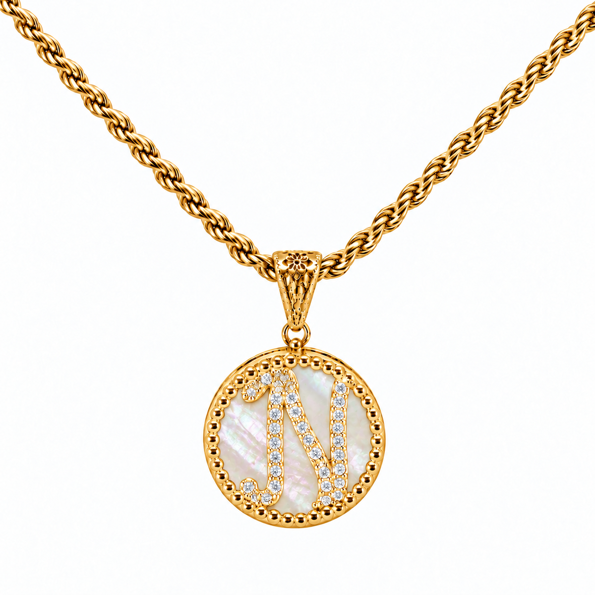 collana con pendente "lettera" piccolo madreperla dorato