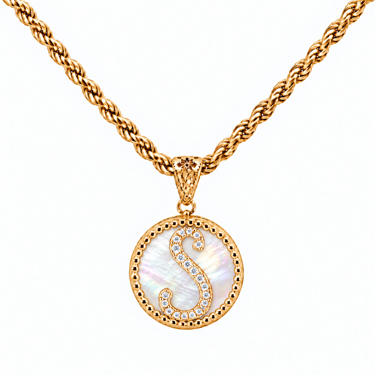 collana con pendente "lettera" piccolo madreperla dorato