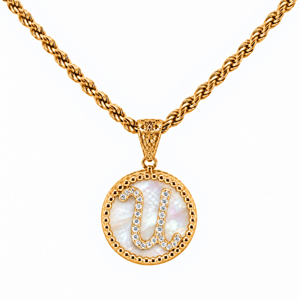 collana con pendente "lettera" piccolo madreperla dorato
