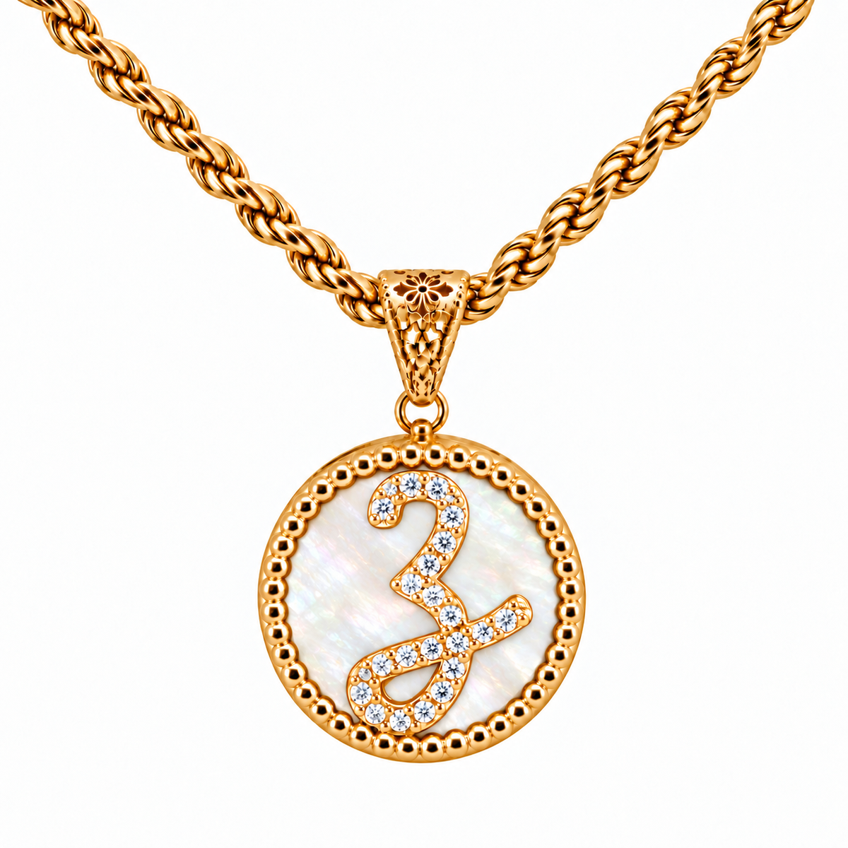 collana con pendente "lettera" grande madreperla dorato