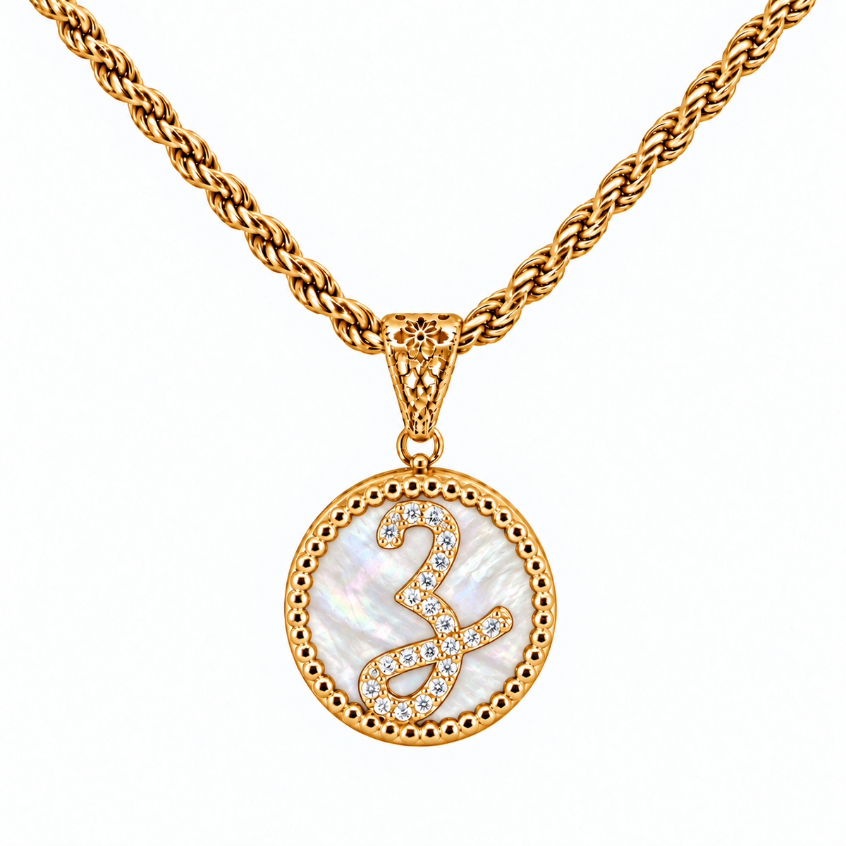collana con pendente "lettera" piccolo madreperla dorato